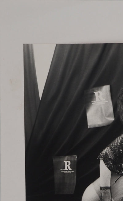 Irina IONESCO : Femme à la guitare, oeuvre originale (photo de détail 6) - Crédit photo : Galerie Art.Paris