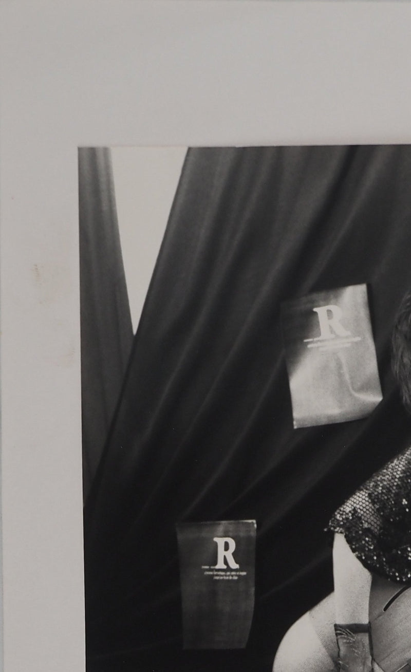 Irina IONESCO : Femme à la guitare, oeuvre originale (photo de détail 6) - Crédit photo : Galerie Art.Paris