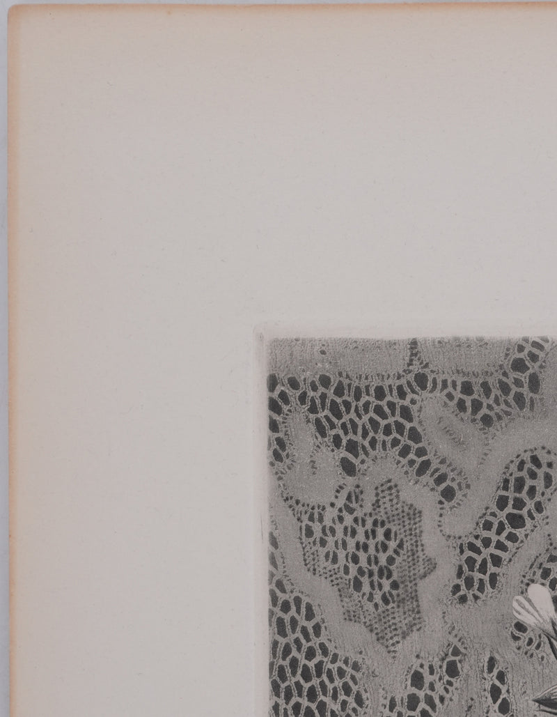 Kiyoshi HASEGAWA : Bouquet sur fond de dentelle, Gravure originale signée