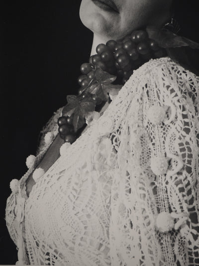 Irina IONESCO : Portrait aux raisins, oeuvre originale (photo de détail 4) - Crédit photo : Galerie Art.Paris