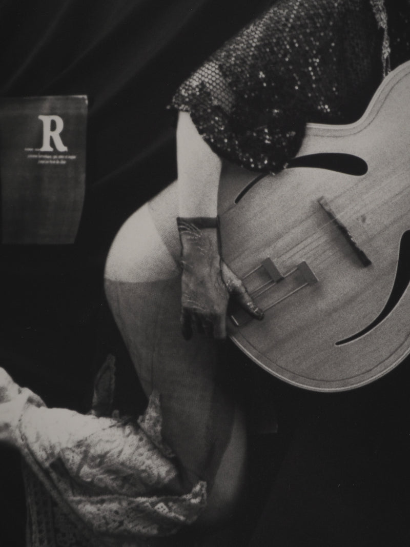 Irina IONESCO : Femme à la guitare, oeuvre originale (photo de détail 4) - Crédit photo : Galerie Art.Paris