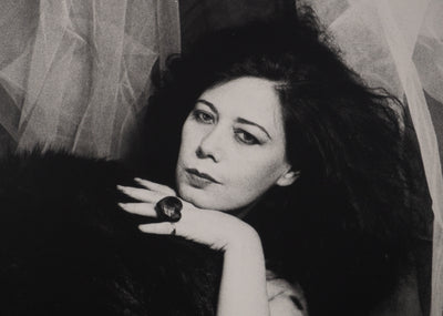 Irina IONESCO : Belle brune, oeuvre originale (photo de détail 3) - Crédit photo : Galerie Art.Paris