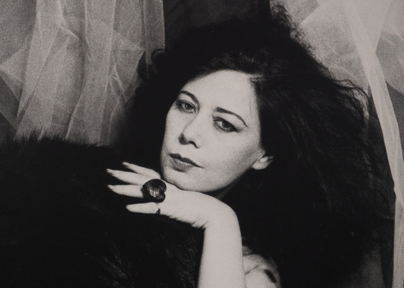Irina IONESCO : Belle brune, oeuvre originale (photo de détail 3) - Crédit photo : Galerie Art.Paris