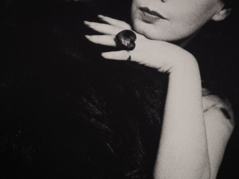 Irina IONESCO : Belle brune, oeuvre originale (photo de détail 5) - Crédit photo : Galerie Art.Paris