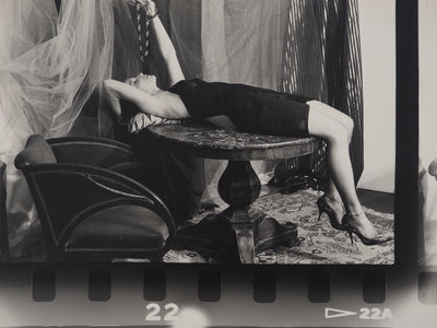 Irina IONESCO : Muse posant, oeuvre originale (photo de détail 2) - Crédit photo : Galerie Art.Paris