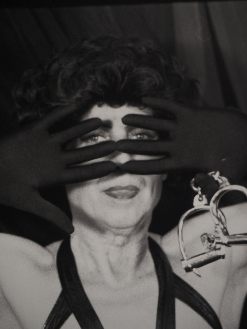 Irina IONESCO : Spectacle au cabaret, oeuvre originale (photo de détail 3) - Crédit photo : Galerie Art.Paris