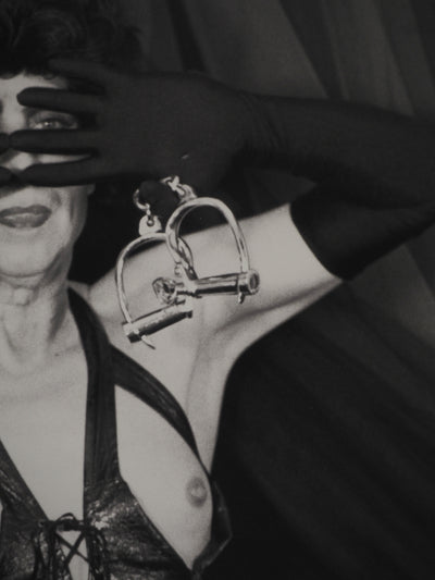 Irina IONESCO : Spectacle au cabaret, oeuvre originale (photo de détail 4) - Crédit photo : Galerie Art.Paris