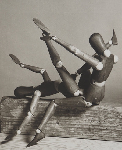 MAN RAY : Mr and Mrs Woodman (Sur le banc), oeuvre originale (photo de détail 3) - Crédit photo : Galerie Art.Paris