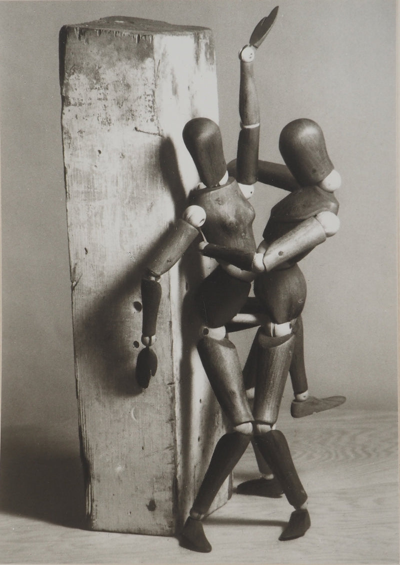 MAN RAY : Mr and Mrs Woodman (Contre le mur), oeuvre originale (vue générale) - Crédit photo : Galerie Art.Paris