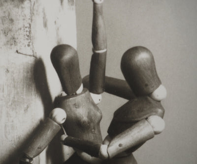MAN RAY : Mr and Mrs Woodman (Contre le mur), oeuvre originale (photo de détail 4) - Crédit photo : Galerie Art.Paris