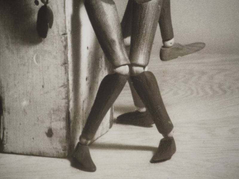 MAN RAY : Mr and Mrs Woodman (Contre le mur), oeuvre originale (photo de détail 5) - Crédit photo : Galerie Art.Paris