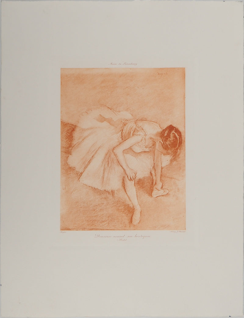 Edgar DEGAS : Danseuse nouant son brodequin, Héliogravure originale (vue générale) - Crédit photo : Galerie Art.Paris