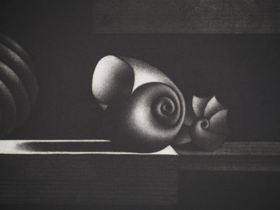 Mario AVATI : Nature morte à l'estampe, Gravure originale (photo de détail 4) - Crédit photo : Galerie Art.Paris