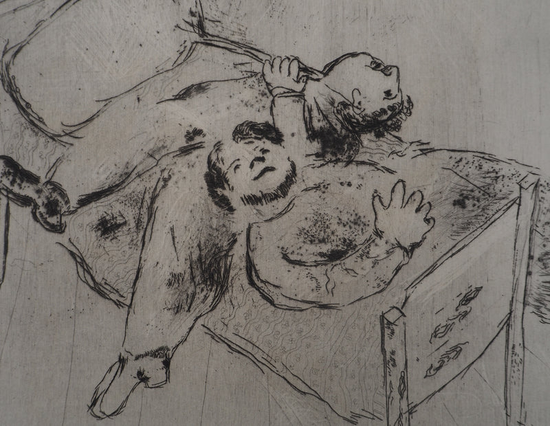 Marc CHAGALL : Etendus sur le lit, Gravure originale (photo de détail 4) - Crédit photo : Galerie Art.Paris