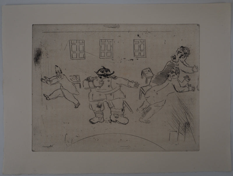 Marc CHAGALL : La présentation du nouveau chef (A la trésorerie, le nouveau chef), Gravure originale (vue générale) - Crédit photo : Galerie Art.Paris