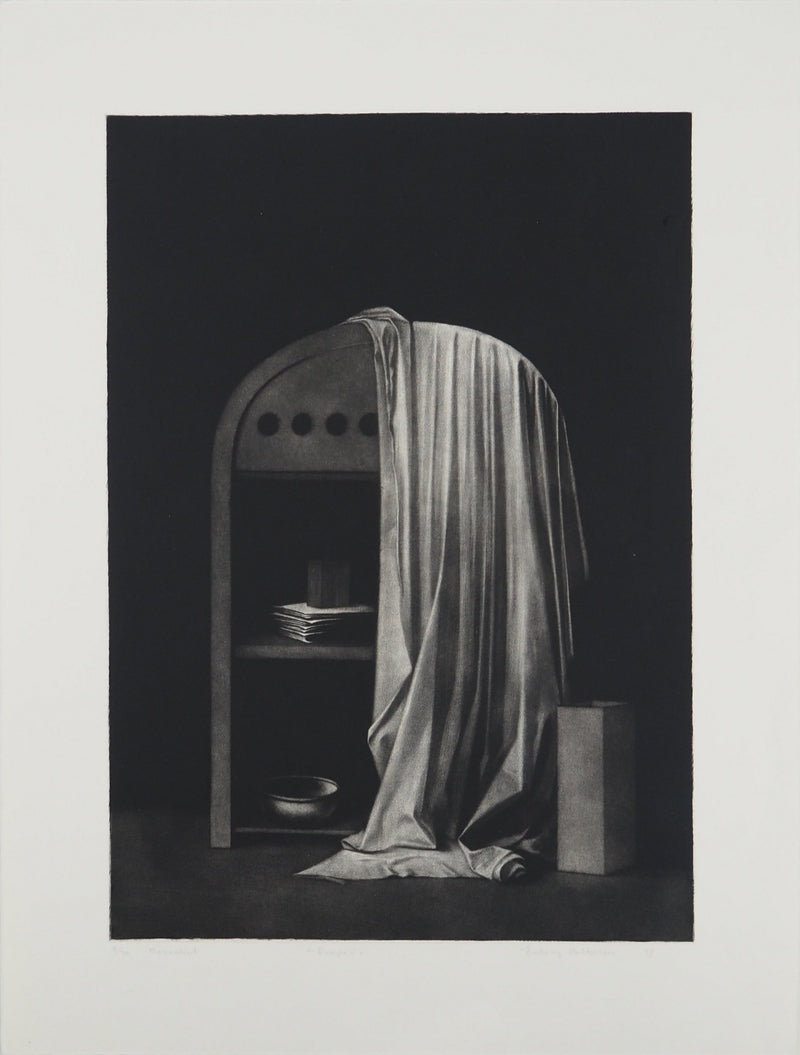 Erling Longva VALTYRSON : Nature morte au drapé, Gravure originale (vue générale) - Crédit photo : Galerie Art.Paris