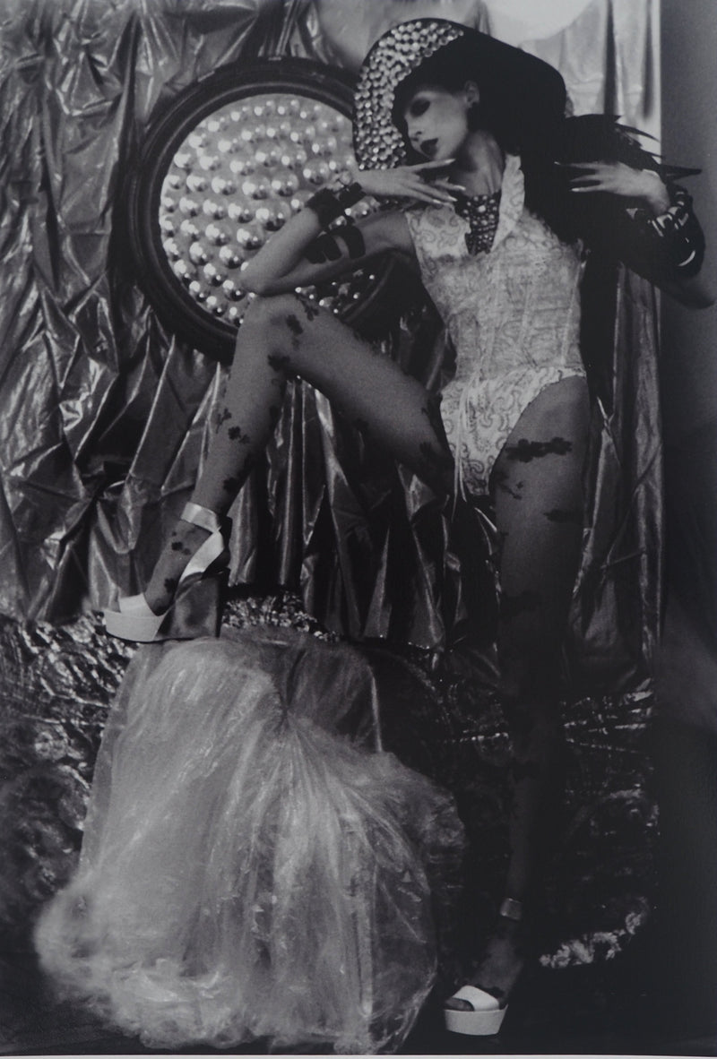 Irina IONESCO : Mannequin devant les projecteurs, oeuvre originale (photo de détail 2) - Crédit photo : Galerie Art.Paris