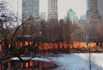  et Jeanne-Claude CHRIST : Gates near Frozen Lake : Central Park New York, Affiche originale (photo de détail 6) - Crédit photo : Galerie Art.Paris