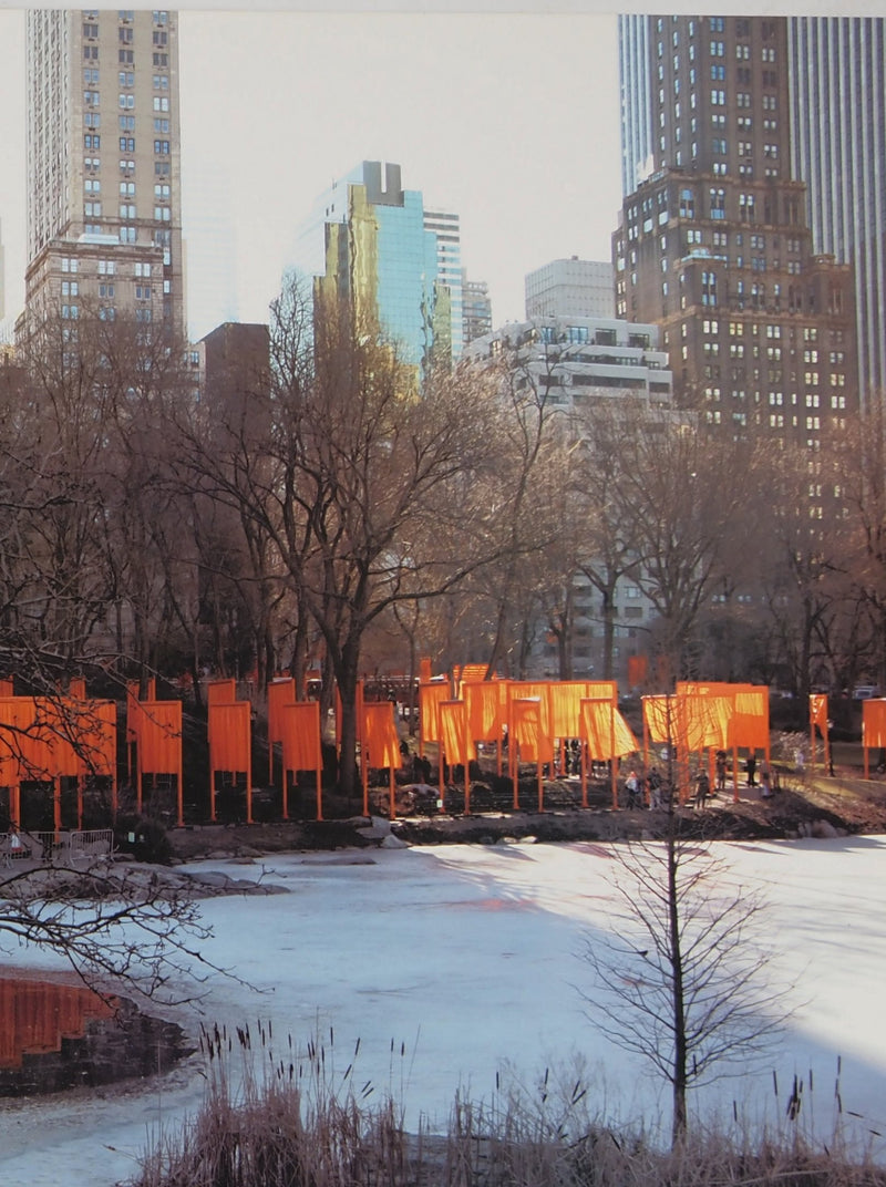  et Jeanne-Claude CHRIST : Gates near Frozen Lake : Central Park New York, Affiche originale (photo de détail 5) - Crédit photo : Galerie Art.Paris