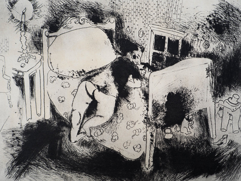 Marc CHAGALL : Tchitchikov sur le lit (Les Âmes mortes), Gravure originale (photo de détail 2) - Crédit photo : Galerie Art.Paris