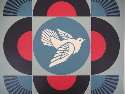 Shepard FAIREY : Geometric Dove - Black, Sérigraphie originale (photo de détail 5) - Crédit photo : Galerie Art.Paris