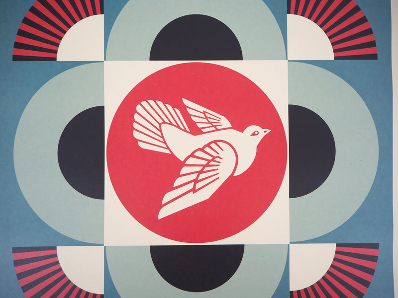 Shepard FAIREY : Geometric Dove - Blue, Sérigraphie originale (photo de détail 4) - Crédit photo : Galerie Art.Paris